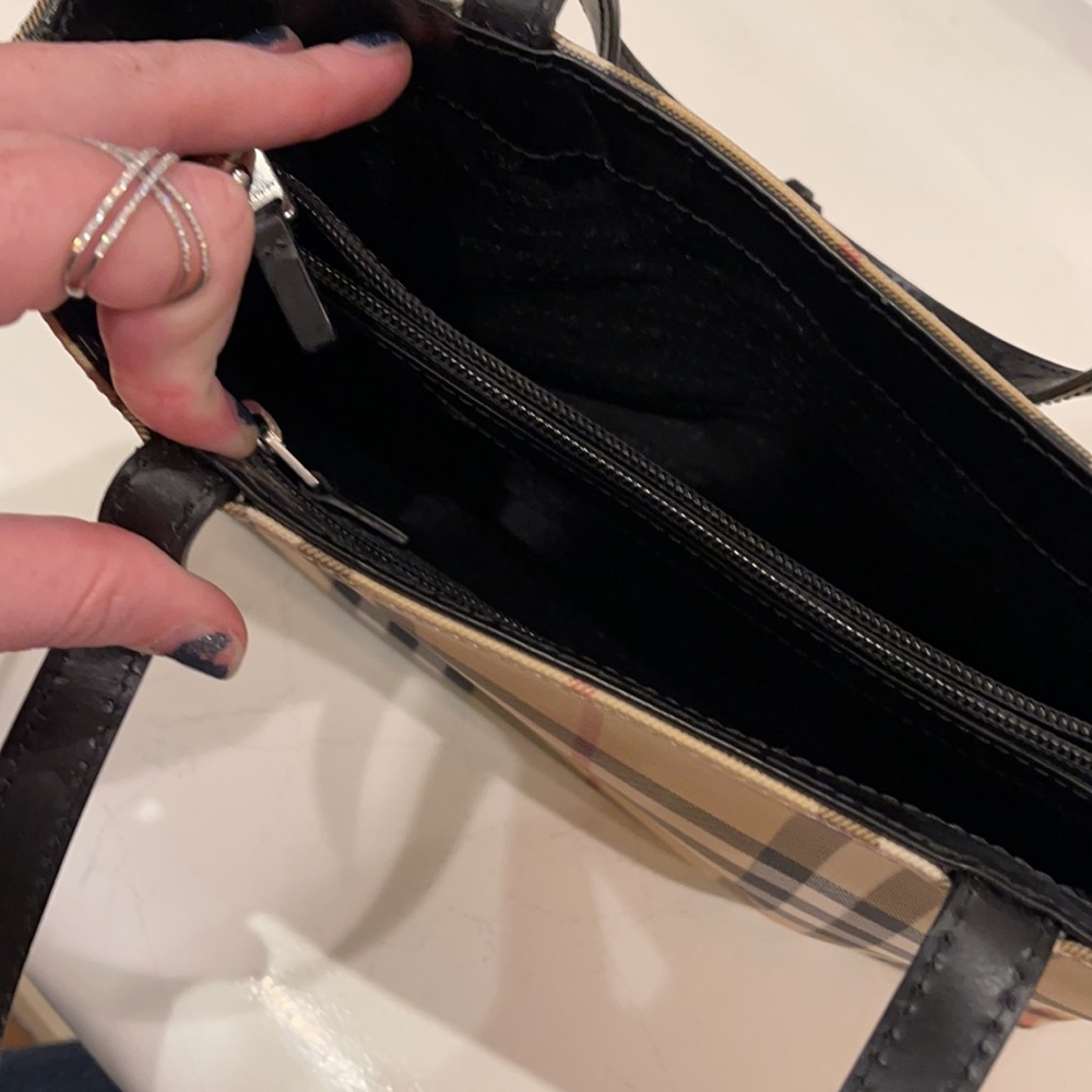 Burberry House Check Small Tote Black - Picture 4 of 10
